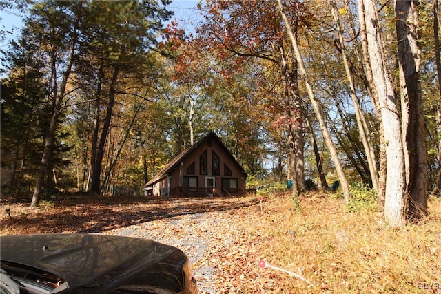 view of front of property featuring an outdoor structure