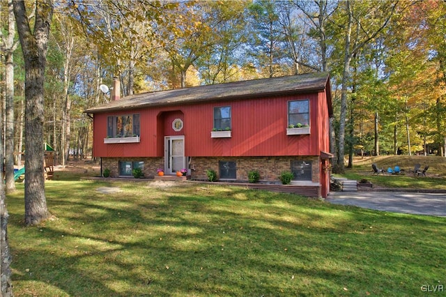 raised ranch featuring a front yard