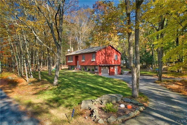 view of front of house featuring a garage and a front lawn