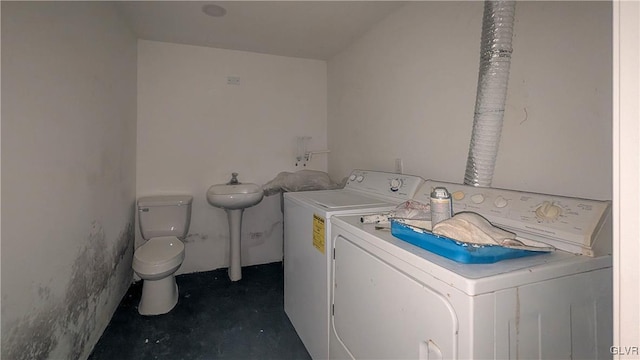 laundry area featuring washer and clothes dryer