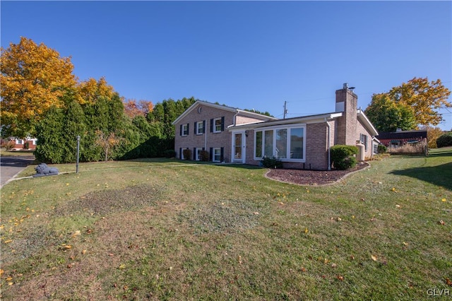 view of front of house with a front lawn