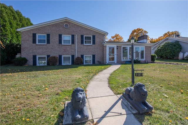 view of front of house featuring a front lawn