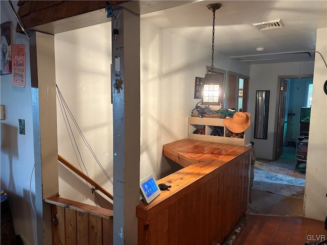 kitchen featuring pendant lighting