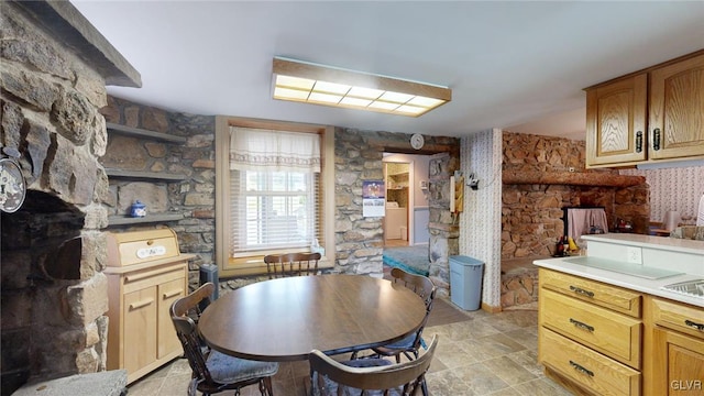 dining room featuring independent washer and dryer