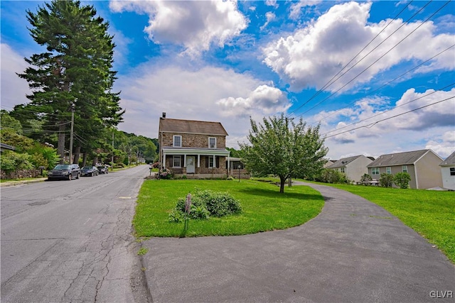 view of front of home featuring a front yard