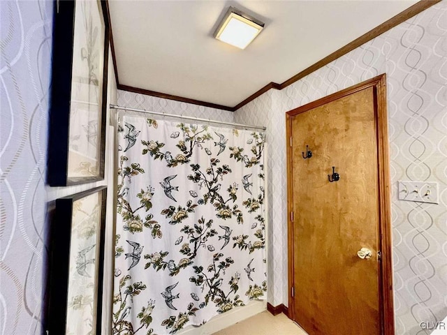 bathroom with curtained shower and crown molding