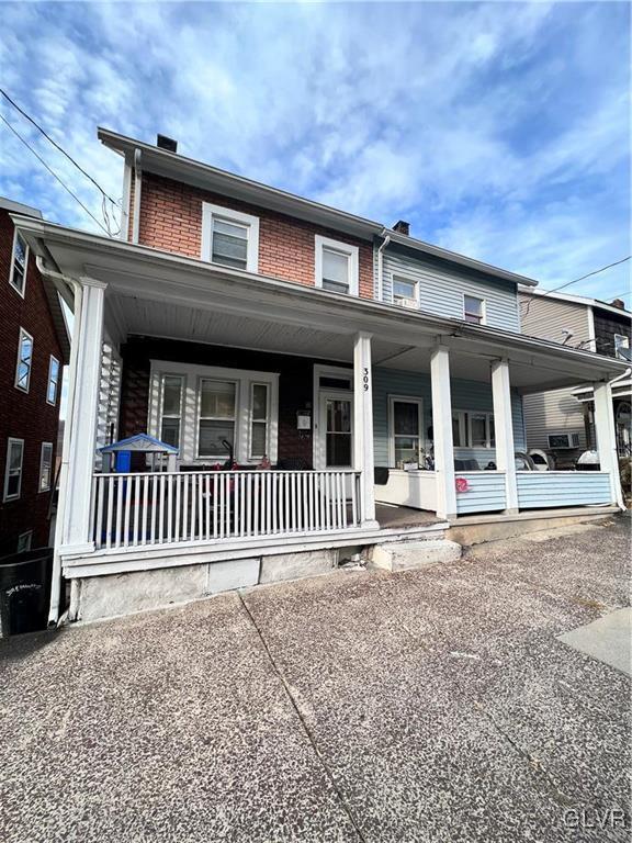 view of front facade with a porch