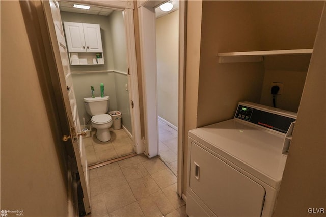 washroom with washer / dryer and light tile patterned flooring