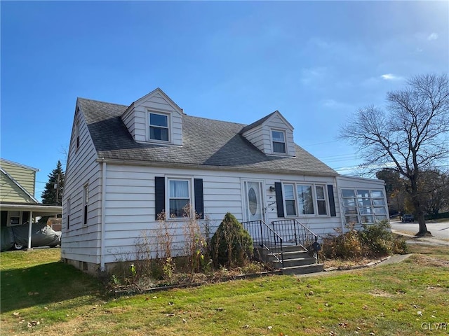 cape cod-style house featuring a front yard