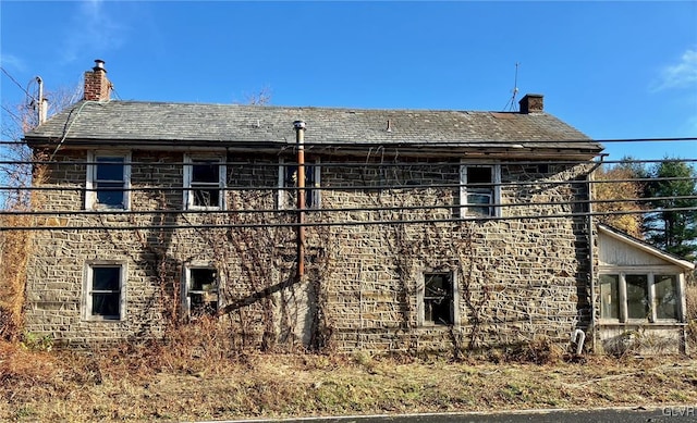 view of side of property