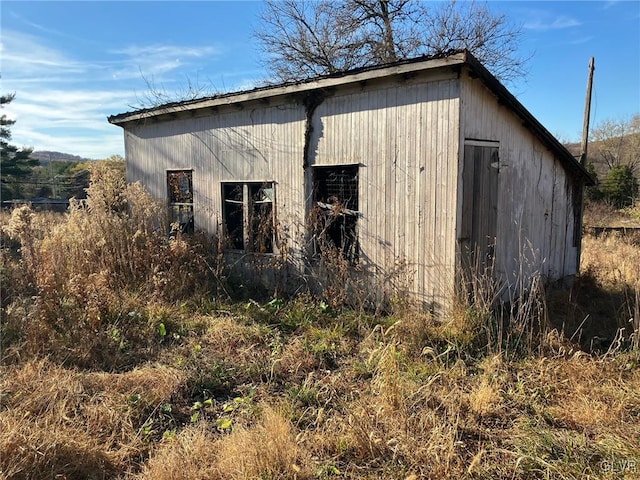 view of outbuilding