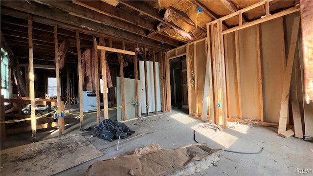 miscellaneous room with washer / dryer