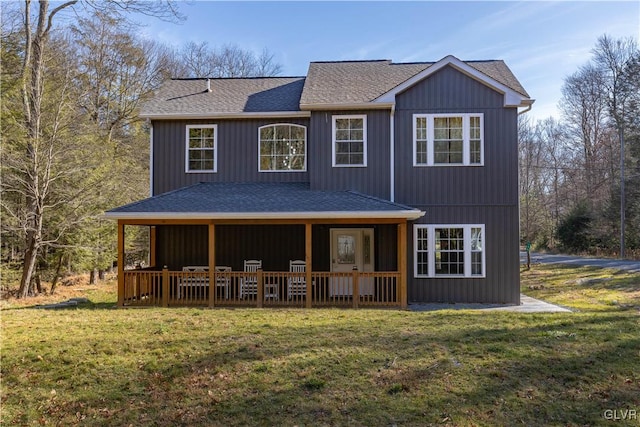 view of front of property with a front yard