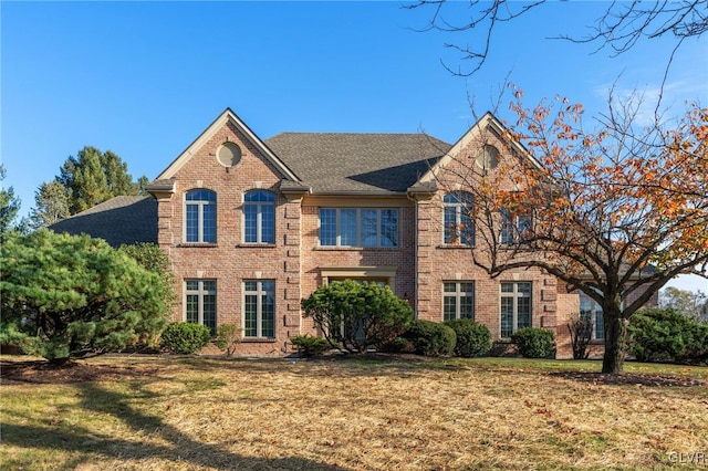 view of front facade featuring a front yard