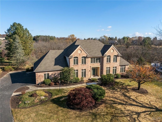 view of front of property with a front yard