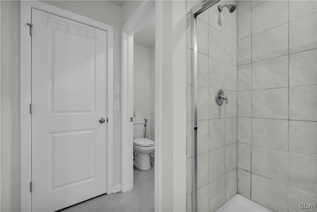 bathroom with toilet and a shower with shower door