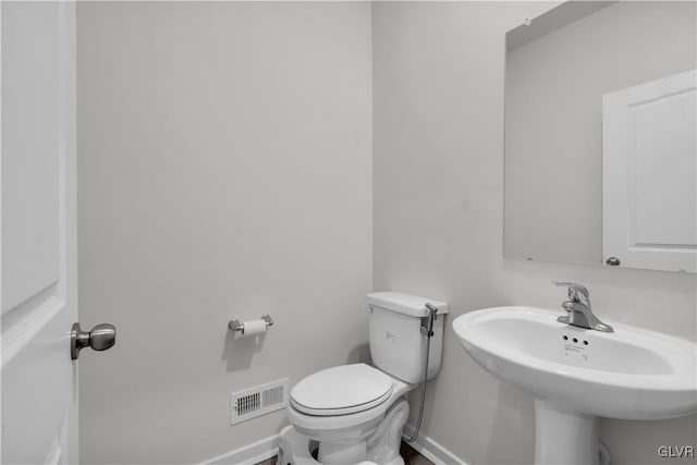 bathroom featuring toilet and sink