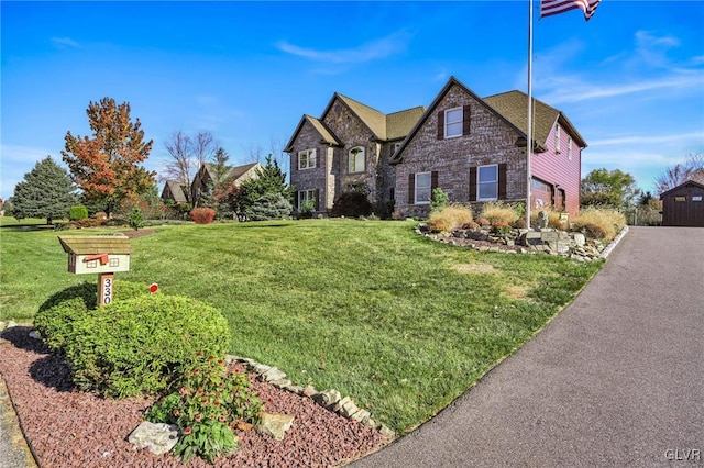 view of front facade featuring a front yard