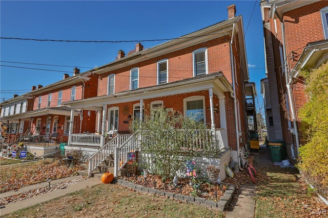 view of front of property featuring a porch