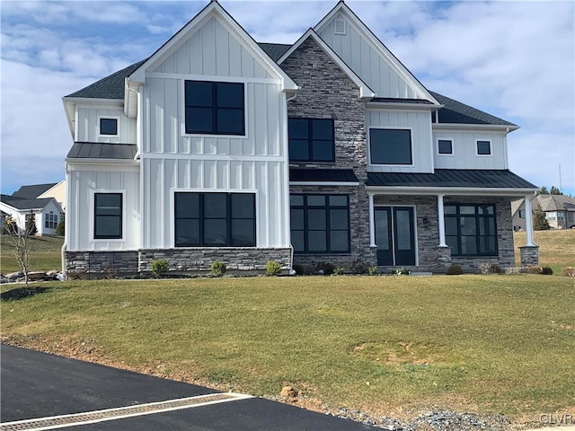 view of front of house featuring a front yard