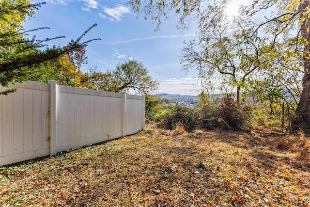 view of yard with a mountain view