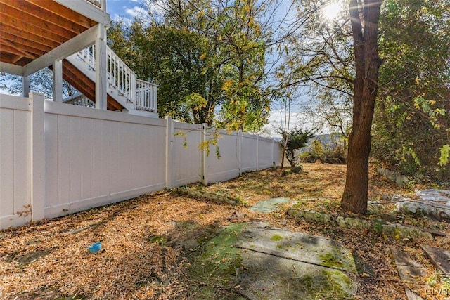 824 Wolf Ave, Easton, PA 18042 - view of yard featuring stairs