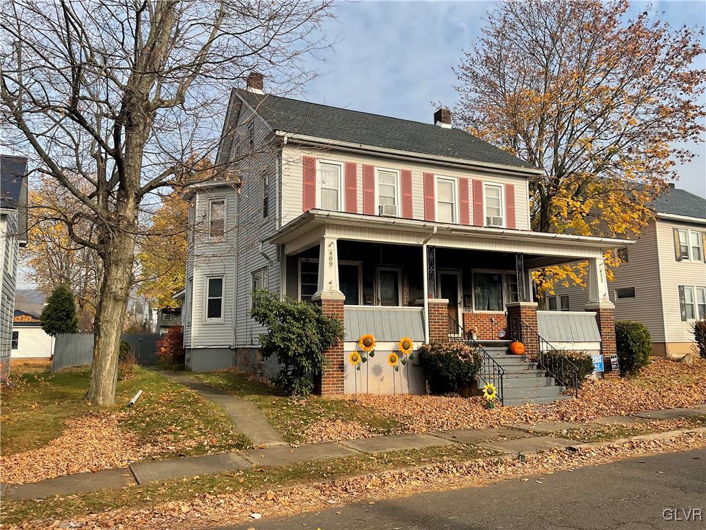 view of front of house with covered porch