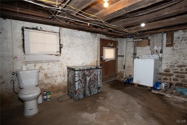 basement with washer / dryer