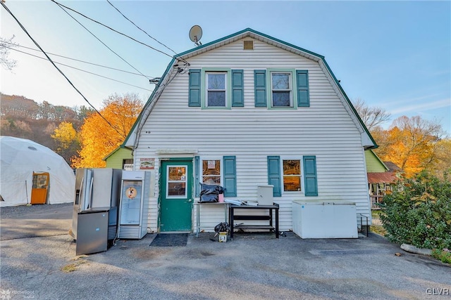 3479 Mango Dr, Lehigh Township, PA 18038 - colonial inspired home with a gambrel roof