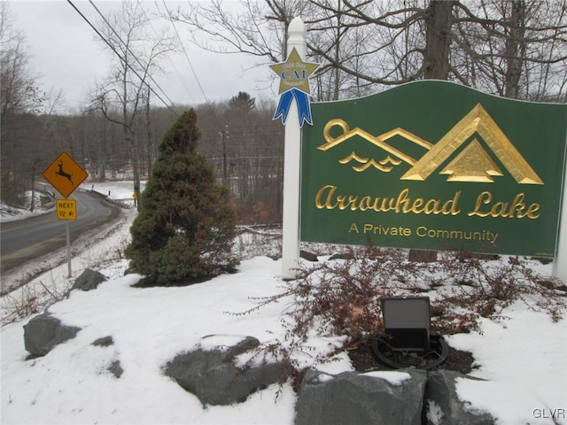 view of community / neighborhood sign