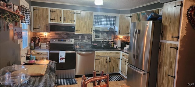 kitchen with sink, crown molding, light hardwood / wood-style floors, a textured ceiling, and appliances with stainless steel finishes