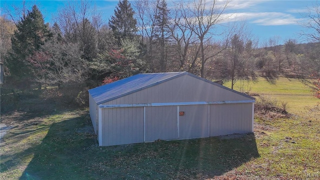 view of outdoor structure featuring a yard