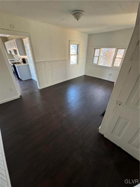 spare room featuring dark wood-type flooring