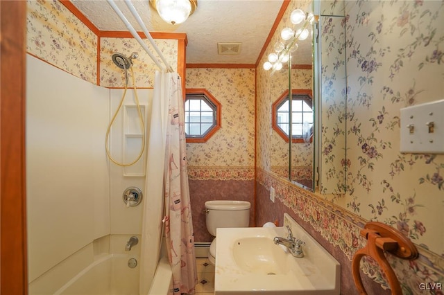 full bathroom featuring sink, a baseboard heating unit, a textured ceiling, toilet, and shower / tub combo