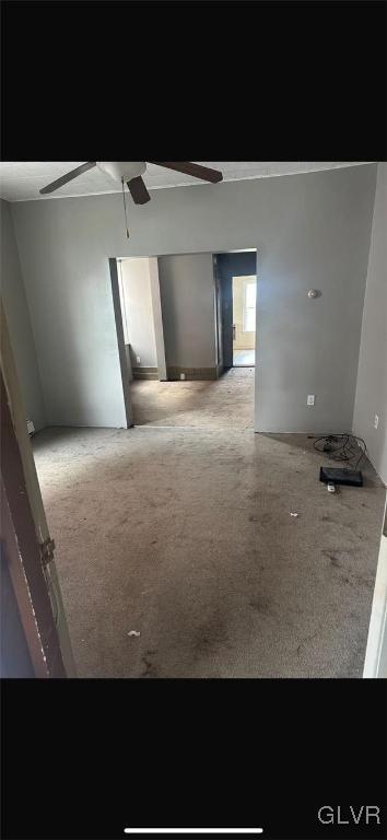 carpeted empty room featuring ceiling fan