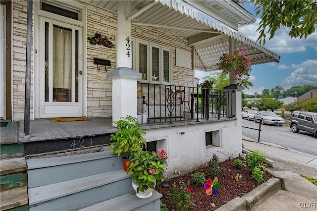 entrance to property featuring covered porch