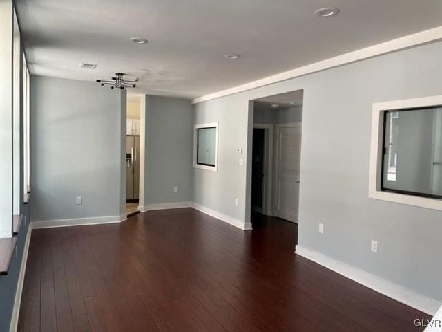 empty room featuring dark hardwood / wood-style floors and ceiling fan