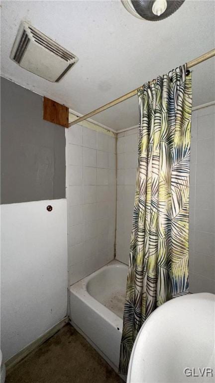 bathroom with shower / bathtub combination with curtain