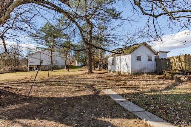 view of yard with a shed