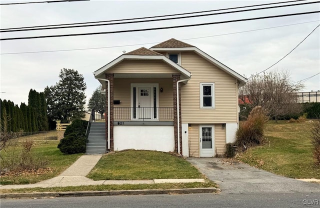 view of front of property with a front lawn