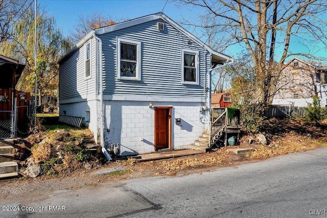 view of front of property