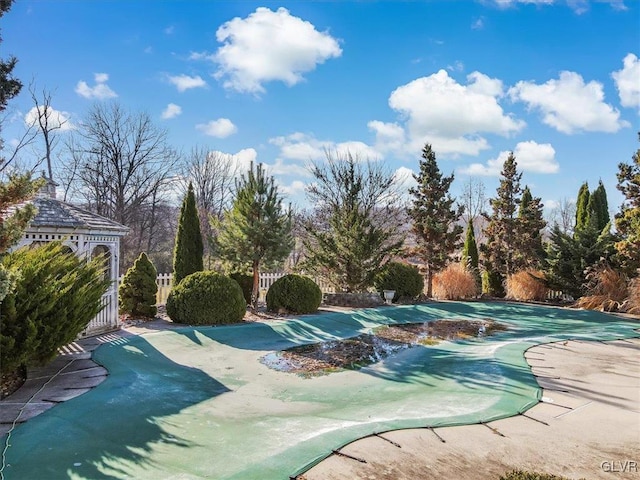 view of swimming pool