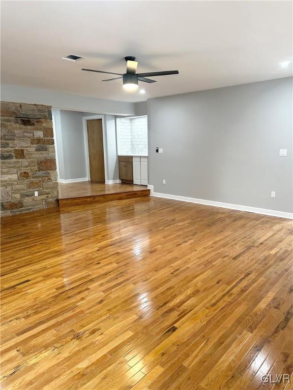 unfurnished room featuring light hardwood / wood-style flooring and ceiling fan