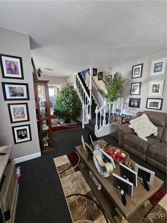 living room with carpet