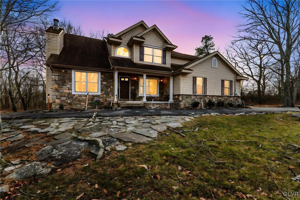 view of front of property featuring covered porch