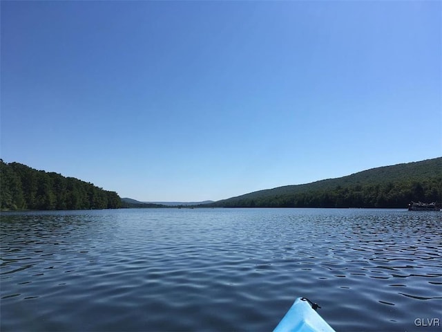 water view with a mountain view