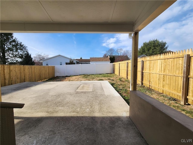 view of yard featuring a patio