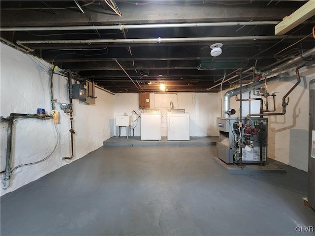 basement with white refrigerator, sink, and washing machine and clothes dryer