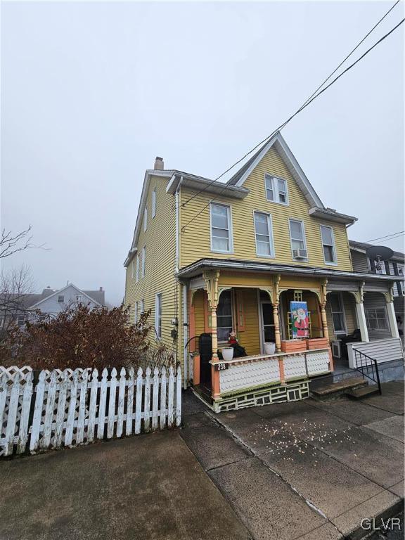 view of front of home featuring a porch