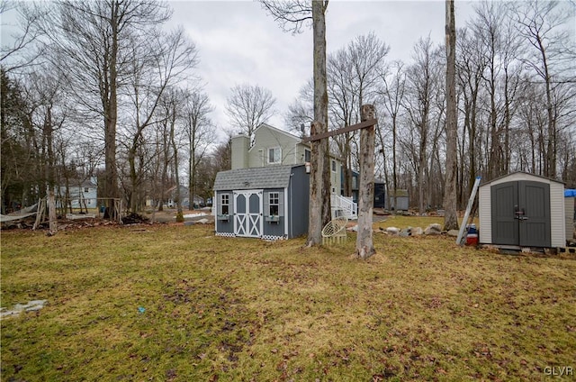 view of yard with an outbuilding and a shed